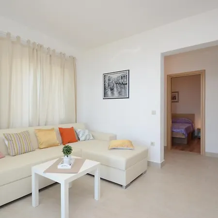Surjan Apartman *